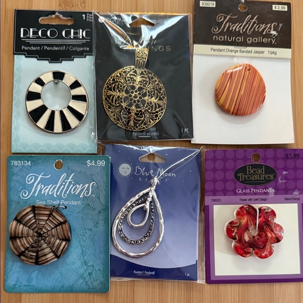 NWT Lot of Assorted Pendants Jewelry Crafting